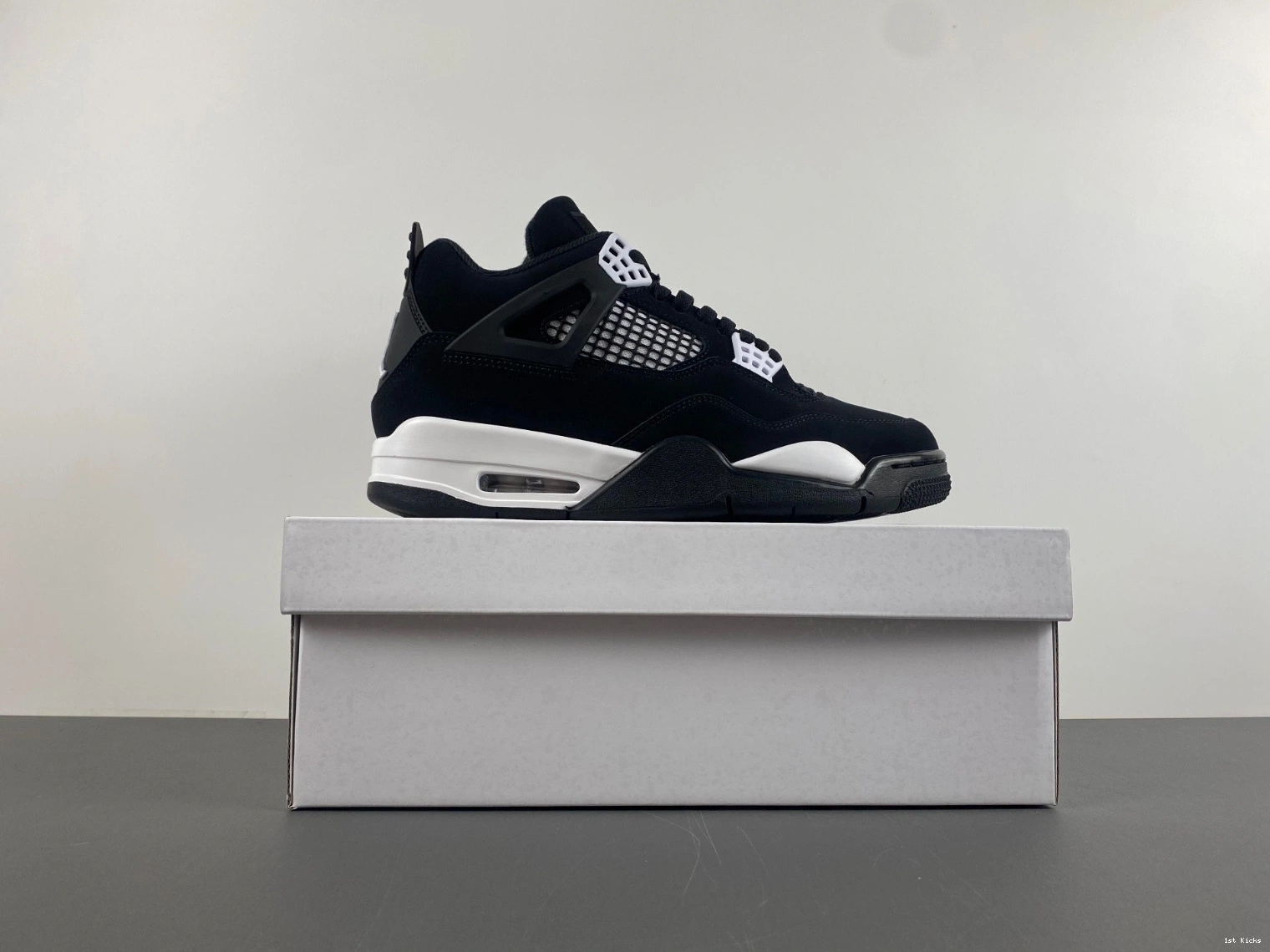 FQ8138-001 RETRO 4 THUNDER 'WHITE AIR JORDAN 0327